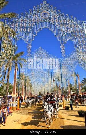 Horse And Carriage, foire aux chevaux annuelle, Jerez de la Frontera, province de Cadiz, Andalousie, Espagne, Europe du Sud Ouest Banque D'Images