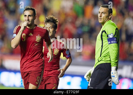Madrid, Espagne. 05Th Nov, 2014. Paco Alcacer do l'avant de l'Espagne (L) célèbre comme il marque le deuxième but pour son équipe. Qualification Championnat d'Europe. L'Espagne par rapport à la Macédoine. Credit : Action Plus Sport/Alamy Live News Banque D'Images