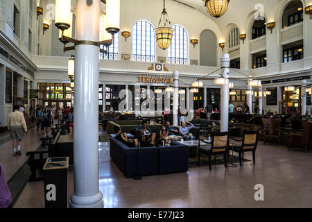 À l'intérieur de Denver Union Railroad Station terminal de transport Banque D'Images