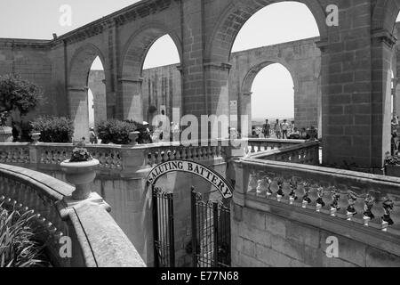 Jardins Barrakka supérieur et le grand port de La Valette, Malte Banque D'Images