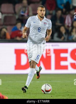 USA's John Brooks contrôle la balle pendant la coupe friendly entre la République tchèque et des Etats-Unis à Prague, République tchèque, 3 Septmember 2014. Photo : Thomas Eisenhuth/DPA - AUCUN FIL SERVICE - Banque D'Images