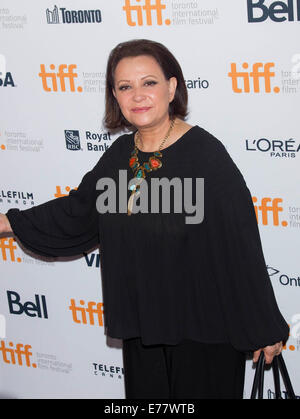 Toronto, Canada. Sep 8, 2014. L'actrice Adriana Barraza arrive pour la première du film 'Cake' au théâtre Elgin au cours de la 39e Festival International du Film de Toronto à Toronto, Canada, le 8 septembre 2014. © Zou Zheng/Xinhua/Alamy Live News Banque D'Images