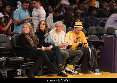 Courtside célébrités à la Los Angeles Lakers v Los Angeles Clippers basket de la NBA qui a eu lieu au Staples Center. Les Clippers défait les Lakers 142 - 94 Comprend : fuir Où : Los Angeles, California, United States Quand : 07 Mars 2014 Banque D'Images