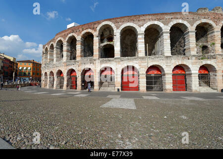 Arena, la Piazza Bra, province de Vérone, Vénétie, Italie Banque D'Images