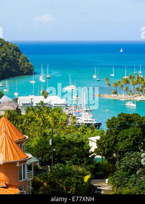 Vue sur la baie de Marigot avec yachts, Castries, Sainte-Lucie, l'île de Petites Antilles, îles du Vent, Sainte-Lucie Banque D'Images