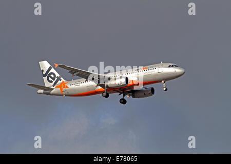 Un A320 avion Jetstar préparait à l'atterrissage à l'aéroport d'Adélaïde en Australie Banque D'Images