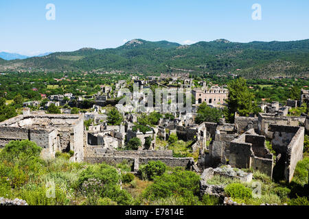 Kayaköy, à l'origine connu comme Livissi village fantôme près de Fethiye, riviera turque, Turquie Banque D'Images