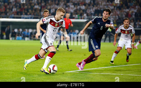 Dortmund, Allemagne. 07Th Nov, 2014. Dortmund, Allemagne. 07Th Nov, 2014. L'Allemagne Marco Reus (L) contre l'Ecosse de James Morrison pendant le match entre l'Allemagne et de l'Écosse de la Qualification européenne 2016, Signal Iduna Park de Dortmund sur Septembre 07., 2014. Weltmeister Länderspiel von Deutschland gegen Schottland in der Qualifikation für die Europameisteraschaft 2016. © AFP PHOTO alliance/Alamy Live News © AFP PHOTO alliance/Alamy Live News Banque D'Images