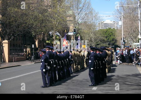 Sydney, Australie. 09Th Nov, 2014. Le gouverneur de Nouvelle-Galles du Sud, Dame Marie Bashir, est honoré par le Parlement de Nouvelle-Galles du Sud alors qu'elle s'apprête à prendre sa retraite de la vie publique. Accompagné d'une garde d'honneur le Gouverneur a officiellement ouvert la 55e session du Parlement de l'État Crédit : martin berry/Alamy Live News Banque D'Images