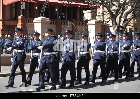 Sydney, Australie. 09Th Nov, 2014. Le gouverneur de Nouvelle-Galles du Sud, Dame Marie Bashir, est honoré par le Parlement de Nouvelle-Galles du Sud alors qu'elle s'apprête à prendre sa retraite de la vie publique. Accompagné d'une garde d'honneur le Gouverneur a officiellement ouvert la 55e session du Parlement de l'État Crédit : martin berry/Alamy Live News Banque D'Images