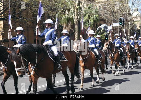 Sydney, Australie. 09Th Nov, 2014. Le gouverneur de Nouvelle-Galles du Sud, Dame Marie Bashir, est honoré par le Parlement de Nouvelle-Galles du Sud alors qu'elle s'apprête à prendre sa retraite de la vie publique. Accompagné d'une garde d'honneur le Gouverneur a officiellement ouvert la 55e session du Parlement de l'État Crédit : martin berry/Alamy Live News Banque D'Images