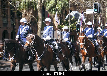 Sydney, Australie. 09th septembre 2014. La gouverneure de la Nouvelle-Galles du Sud, Dame Marie Bashir, est honorée par le Parlement de la Nouvelle-Galles du Sud alors qu'elle se prépare à se retirer de la vie publique. Accompagné d'un garde d'honneur, le Gouverneur a officiellement ouvert la session de 55th du Parlement d'État de Nouvelle-Galles du Sud crédit: martin berry/Alamy Live News Banque D'Images