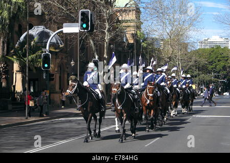 Sydney, Australie. 09Th Nov, 2014. Le gouverneur de Nouvelle-Galles du Sud, Dame Marie Bashir, est honoré par le Parlement de Nouvelle-Galles du Sud alors qu'elle s'apprête à prendre sa retraite de la vie publique. Accompagné d'une garde d'honneur le Gouverneur a officiellement ouvert la 55e session du Parlement de l'État Crédit : martin berry/Alamy Live News Banque D'Images