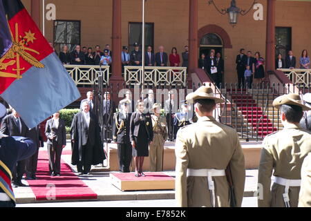 Sydney, Australie. 09th septembre 2014. La gouverneure de la Nouvelle-Galles du Sud, Dame Marie Bashir, est honorée par le Parlement de la Nouvelle-Galles du Sud alors qu'elle se prépare à se retirer de la vie publique. Accompagné d'un garde d'honneur, le Gouverneur de la Nouvelle-Galles du Sud a officiellement ouvert la session de 55th du Parlement d'État crédit: martin berry/Alamy Live News Banque D'Images