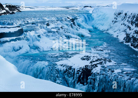 Gullfoss en hiver avec la cascade de glace dans le canyon de la rivière Hvítá, sud-ouest de l'Islande Banque D'Images