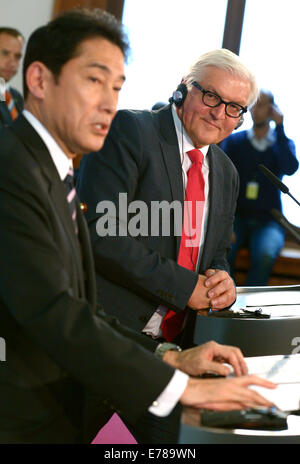 Berlin, Allemagne. 09Th Nov, 2014. Le Ministre des affaires étrangères, Frank-Walter Steinmeier (R) et son homologue japonais Fumio Kishida donner une conférence de presse du ministère des Affaires étrangères à Berlin, Allemagne, 09 septembre 2014. Photo : RAINER JENSEN/dpa/Alamy Live News Banque D'Images