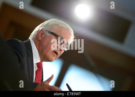 Berlin, Allemagne. 09Th Nov, 2014. Le Ministre des affaires étrangères, Frank-Walter Steinmeier et son homologue japonais Fumio Kishida (non représenté) donneront une conférence de presse du ministère des Affaires étrangères à Berlin, Allemagne, 09 septembre 2014. Photo : RAINER JENSEN/dpa/Alamy Live News Banque D'Images