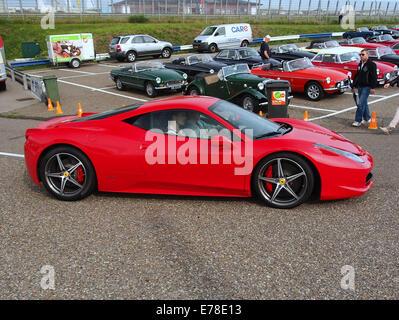 Rouge Ferrari 458 Spider, pic2 Banque D'Images