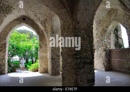 Cloîtres dans Villa Rufolo, Ravello, Campanie, Italie Banque D'Images