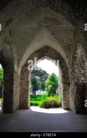 Cloîtres dans Villa Rufolo, Ravello, Campanie, Italie Banque D'Images