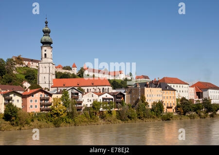 Cityscape Burghausen sur la Salzach avec château et église paroissiale Saint Jakob de Burghausen, Bavaria, Germany, Europe Banque D'Images