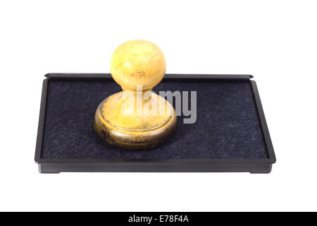 Timbre en bois sur le tampon encreur noir isolé sur fond blanc Banque D'Images