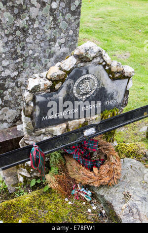 La Tombe de Rob Roy dans le hameau de Balquhidder Loch Voilà ci-dessus dans le Loch Lomond et les Trossachs National Park nr Glasgow Ecosse Banque D'Images