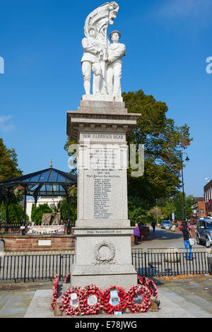 War Memorial Market Place Cannock Staffordshire UK Banque D'Images