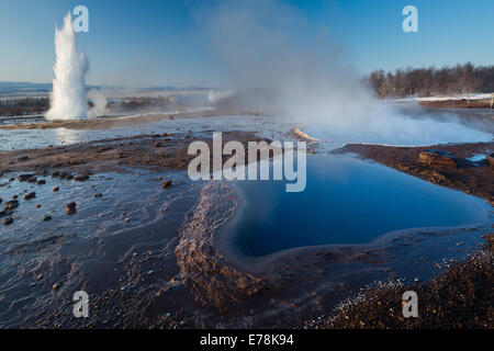 Les sources chaudes et les geysers de Geysir, Islande Banque D'Images