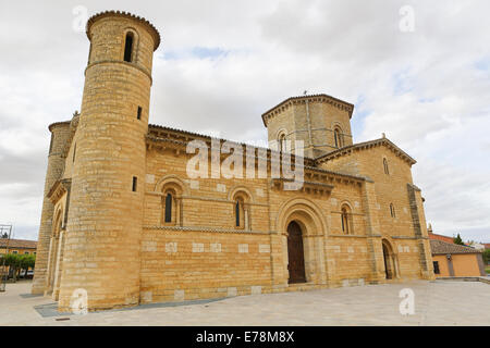 Célèbre église romane Saint Martin de Tours (11e siècle) dans la région de Fromista, Castille et Leon, Espagne. Banque D'Images