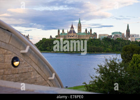 Vue de la colline du Parlement de Gatineau au crépuscule (twilight), Canada Banque D'Images