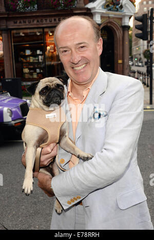 Londres, Royaume-Uni. 09Th Nov, 2014. Célébrité participe à une date avec votre chien en l'honneur de Clarissa de Clarissa Baldwin OBE à George Club à Londres. Credit : Voir Li/Alamy Live News Banque D'Images