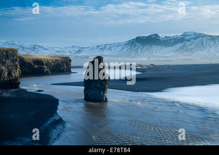 Dyrhólaey, le sud de l'Islande. Banque D'Images