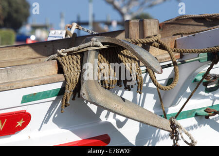 L'ancre des navires sur le brigantin Exy Johnson à quai dans le port de Dana Point, Californie du Sud Banque D'Images