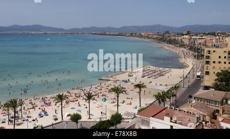 Large vue sur la plage d'El Arenal, sur l'île espagnole de Majorque Banque D'Images