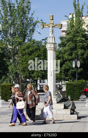 Square près de la Basilique de San Isidoro, chemin de St Jacques de Compostelle, Leon, Castille, Espagne Banque D'Images