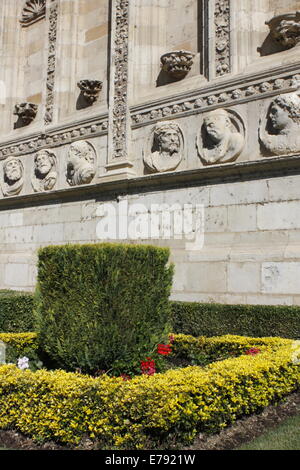 Square près de la Basilique de San Isidoro, chemin de St Jacques de Compostelle, Leon, Castille, Espagne Banque D'Images