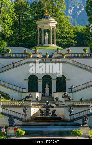 Temple de Vénus au-dessus des jardins en terrasses, jardins du château, Château de Linderhof, Upper Bavaria, Bavaria, Germany Banque D'Images