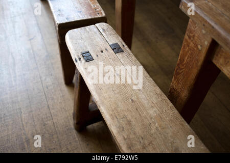 Porté très vieux banc en bois vintage victorian siège Banque D'Images