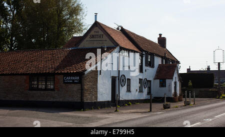 Le pub fermé Forge Charlton Musgrove Banque D'Images