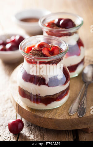 Healthy dessert avec crème fraîche et chocolat confiture Banque D'Images