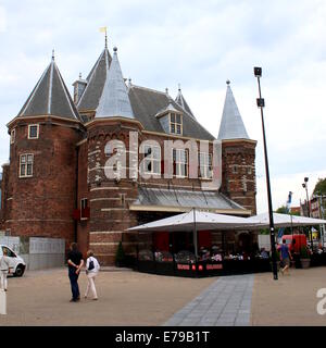 15e siècle Waag (balance) à Nieuwmarkt, représenté dans la peinture de Rembrandt 1632 La Leçon d'Anatomie du Dr Nicolaes Tulp Banque D'Images