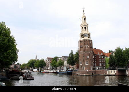 48m de haut (Montelbaanstoren Montelbaan Tower, 1516) à l'Oude Schans canal, Amsterdam, Pays-Bas, un point de repère important Banque D'Images