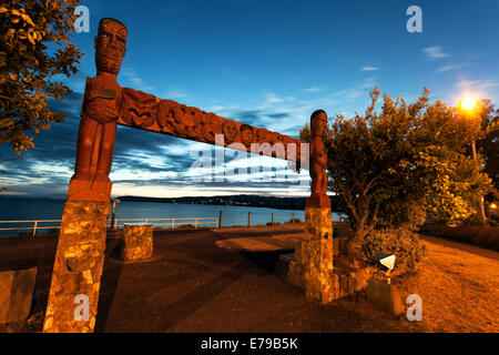 Coucher du soleil à Taupo, Nouvelle-Zélande - Lac Taupo en arrière-plan Banque D'Images