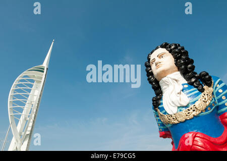 Vue de la tour Spinnaker et figure de proue à GUNWHARF QUAYS Portsmouth Hampshire Angleterre Banque D'Images