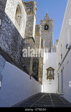 Divino Salvador église, ruelle, Vejer de la Frontera, province de Cadiz, Costa de la Luz, Andalousie, Espagne Banque D'Images