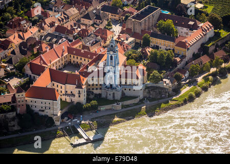 Vue aérienne, Dürnstein, abbaye, ancien monastère, l'église en bleu et blanc, Dürnstein, Basse Autriche, Autriche Banque D'Images