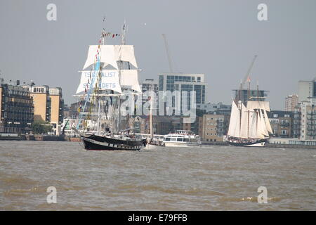 Tall Ship Festival 2014 - Défilé de la voile. Le navire de formation des cadets de la royaliste Banque D'Images