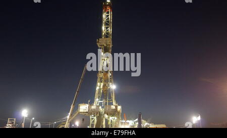 Oil Rig,Vue de nuit. Banque D'Images