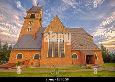 Église néo-roman de Saint Sebastian dans Skomielna Biala près de Cracovie, Pologne. Image HDR. Banque D'Images